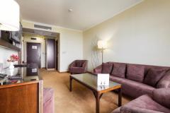 f_Family-Room-4_f_5