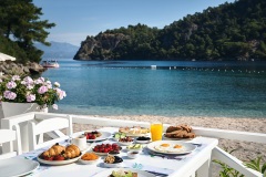 breakfast-near-sea