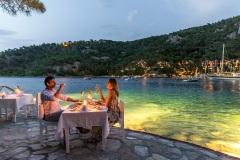 young-couple-dining-at-pasha-restaurant
