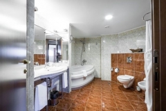 3SB_HelenaSands_bathroom